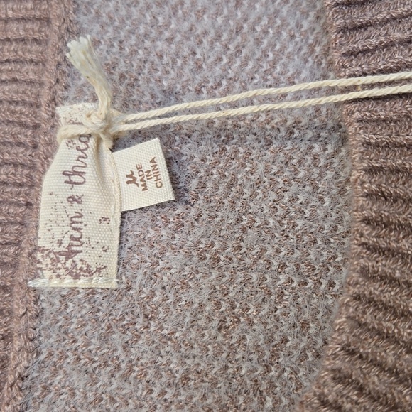 Hem & Thread Heart Sweater NWT - Picture 4 of 6